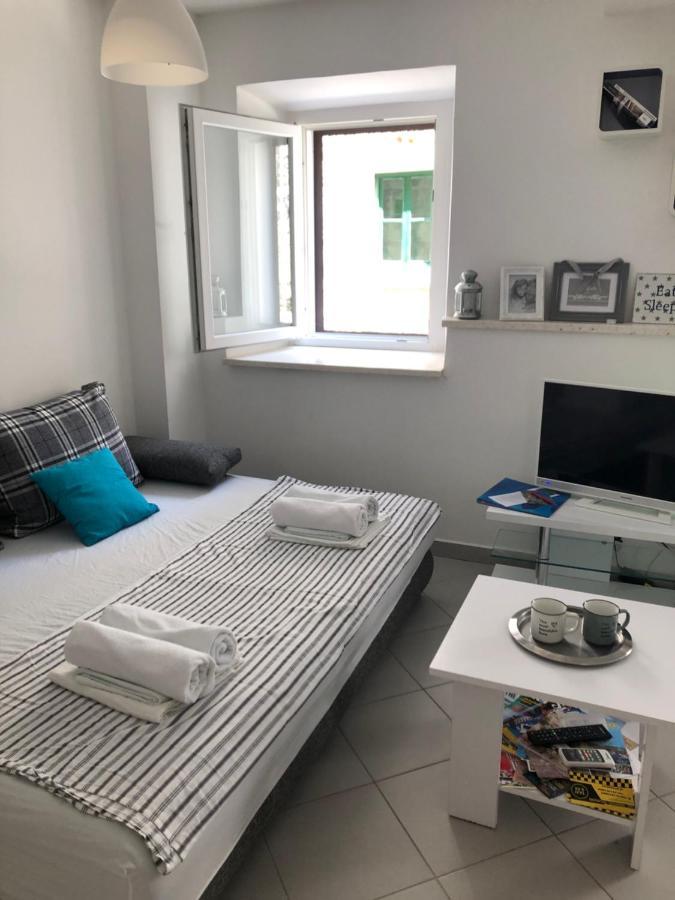 Apartment Estera Jelsa  Eksteriør billede